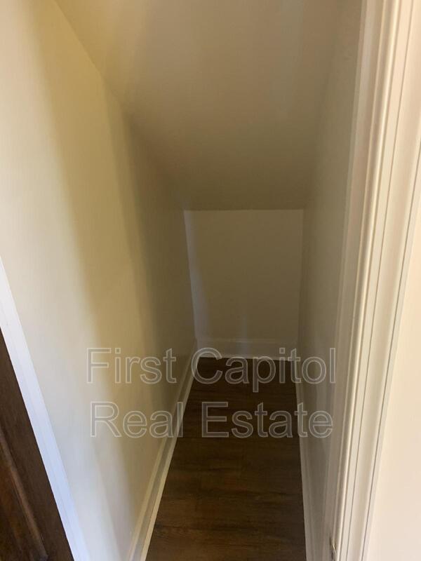 Building Photo - 711 N George St