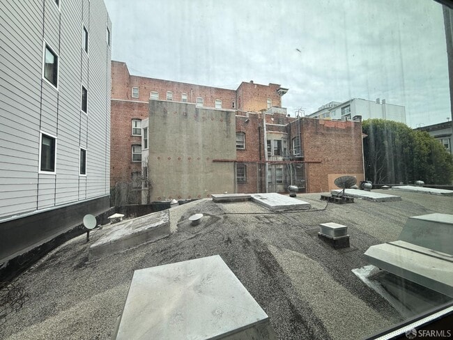 Building Photo - 810 Hyde St