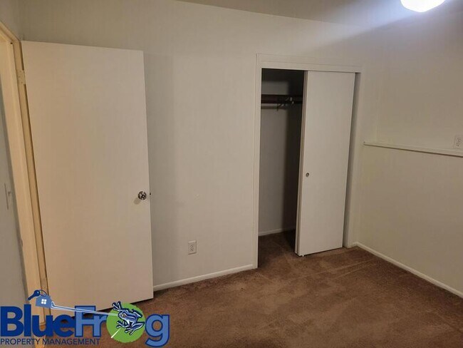 Building Photo - 412-414 N St Bernard Dr