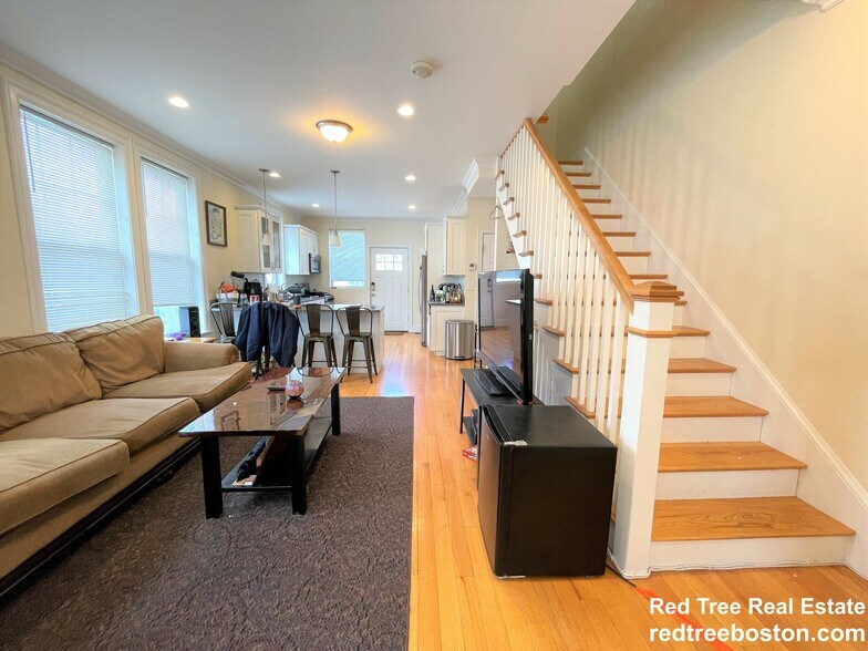 Building Photo - 1 Larose Pl