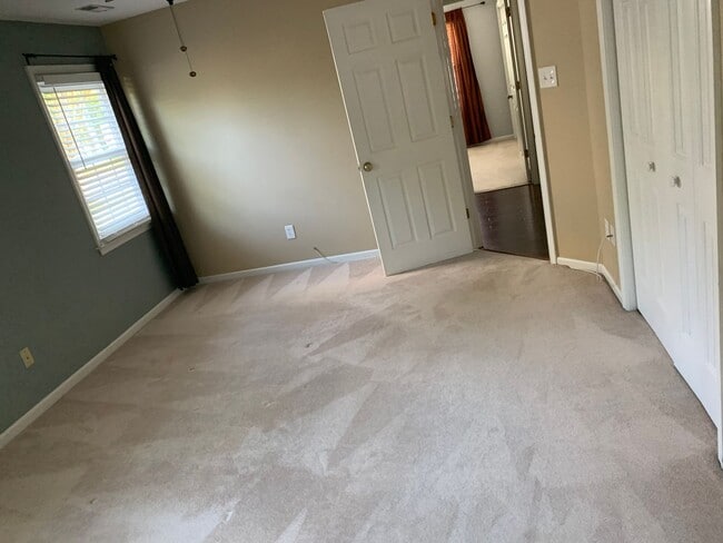 Building Photo - 3 Bedroom 2 Bathroom House