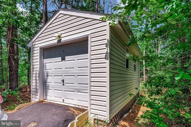 Building Photo - 8 Wilderness Ct