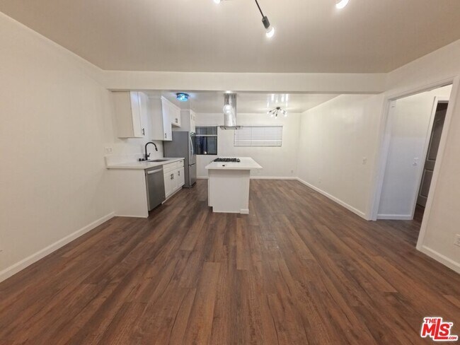 Building Photo - 6607 N Figueroa St