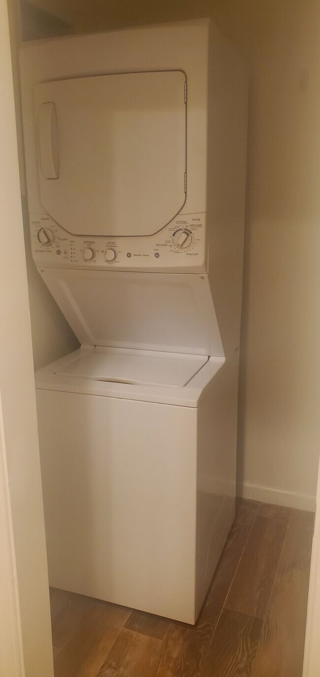 Building Photo - 1641 Wisconsin Ave NW