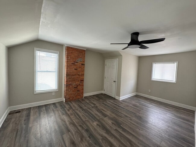 Building Photo - 1210 E Whittier St