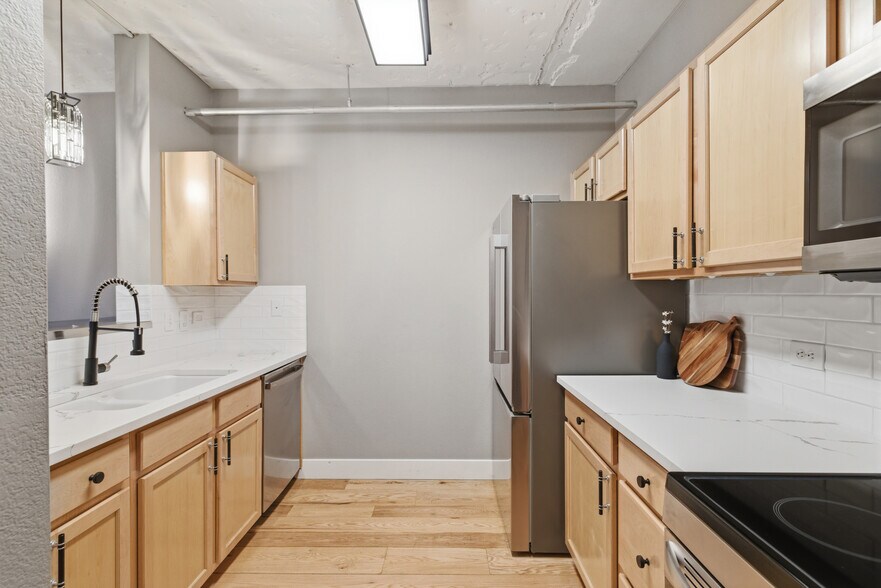 Building Photo - 444 17th St