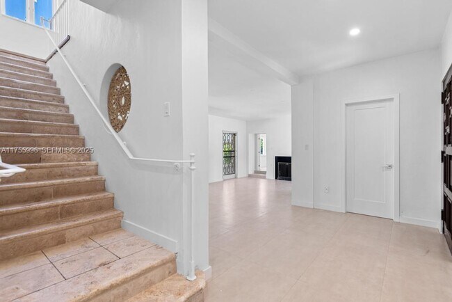 Building Photo - 5661 Pine Tree Dr