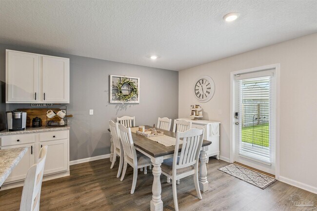 Building Photo - 5260 Peach Dr
