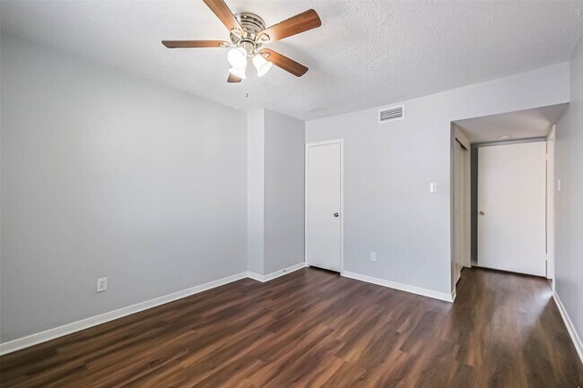 Building Photo - 5922 Fairdale Ln