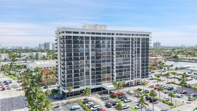 Building Photo - 2049 S Ocean Dr