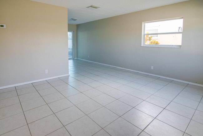 Building Photo - 8524 NW 57th Ct