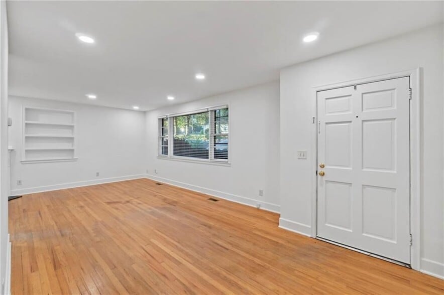 Building Photo - 1340 Cumberland Dr