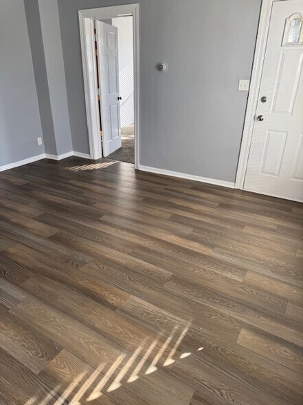 Building Photo - 482 Stella St