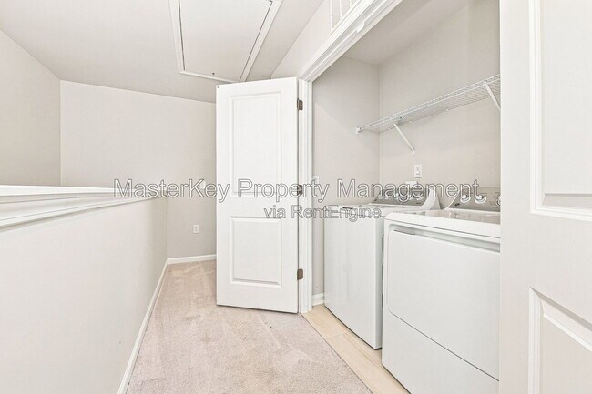Building Photo - 3001 Brellon Ln