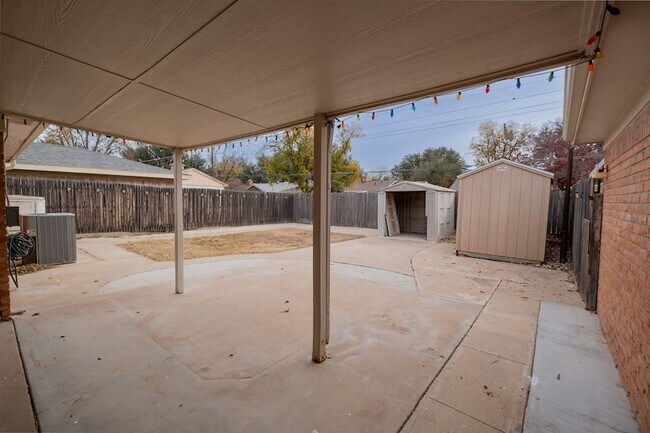 Building Photo - 2821 Metz Dr