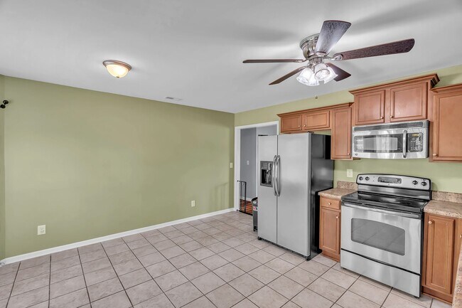 Building Photo - 477 Sand Ridge Rd