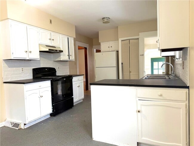 Building Photo - 127 W Main St