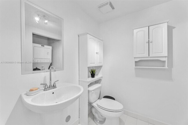 Building Photo - 690 SW 1st Ct