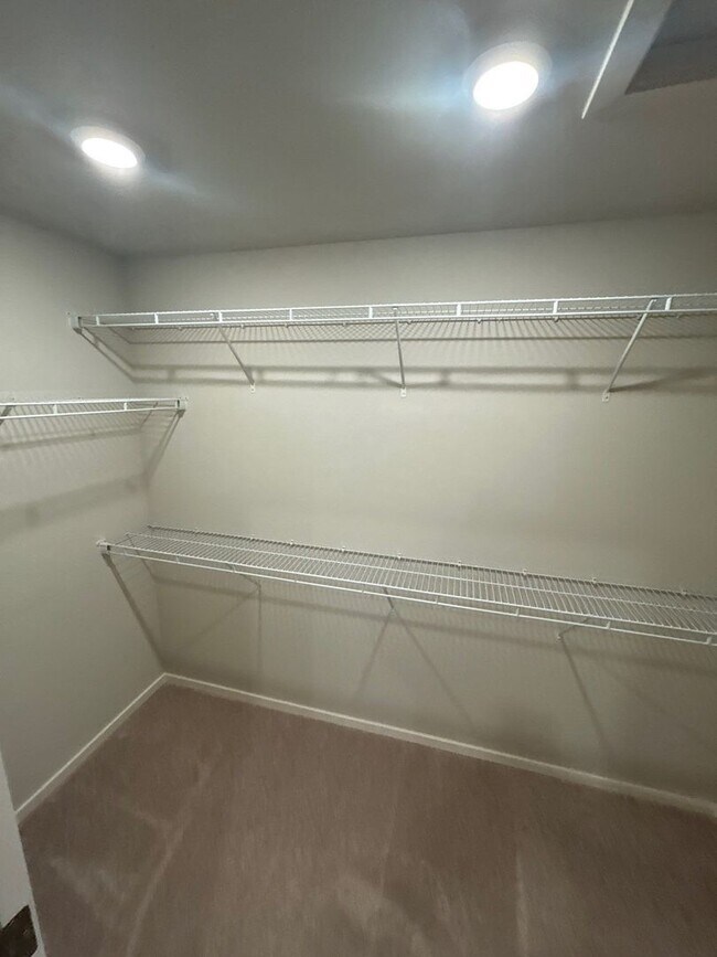 Building Photo - 610 Pickering Ln