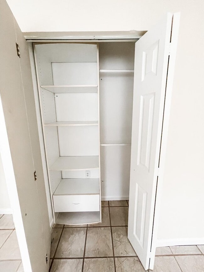 Building Photo - 2213 2nd St SW