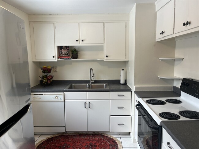 Building Photo - 12 Marion Rd