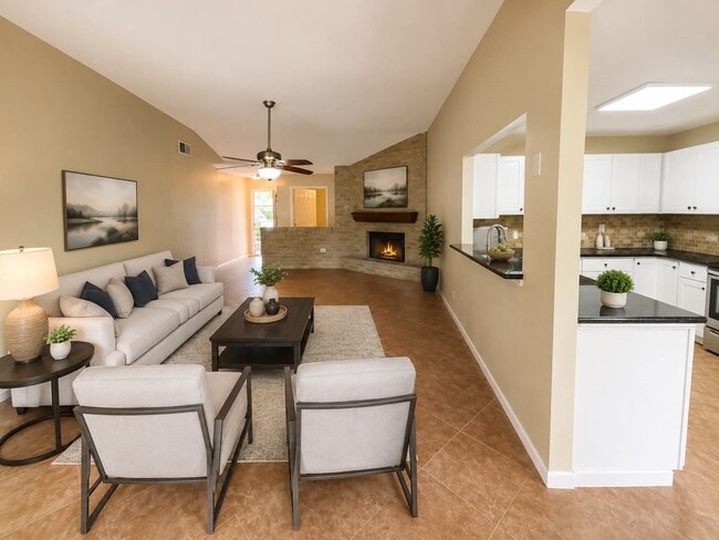 Building Photo - 15634 Fox Springs Dr