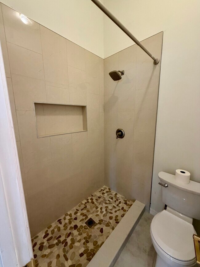 Building Photo - 107 Woodland Dr