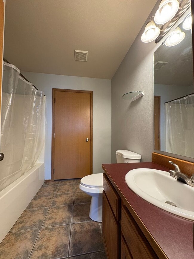 Building Photo - Modern 3BR/2BA Rental with Large Kitchen & Living Room