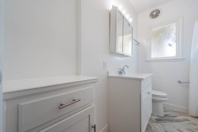 Building Photo - 5844 W 88th St