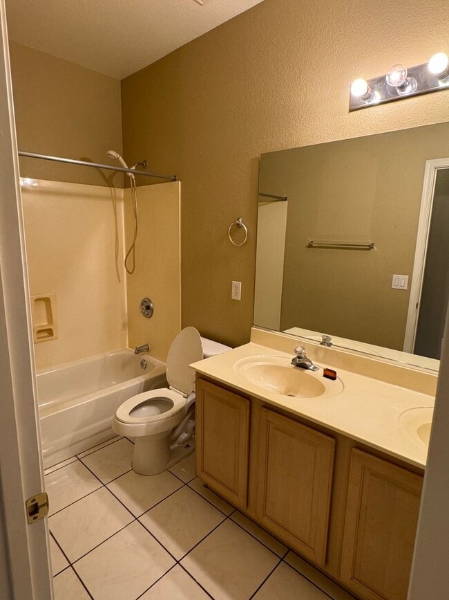 Building Photo - GORGEOUS 3 BEDROOM 2 BATH CUL DE SAC HOME FOR RENT