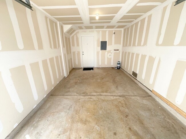 Building Photo - Outstanding 3 bedroom/2.5 bath home in established neighborhood just minutes from Lackland AFB an...