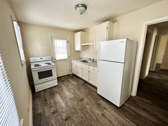 Building Photo - 2 Bedroom Home For Rent Near The Montgomery County Library!