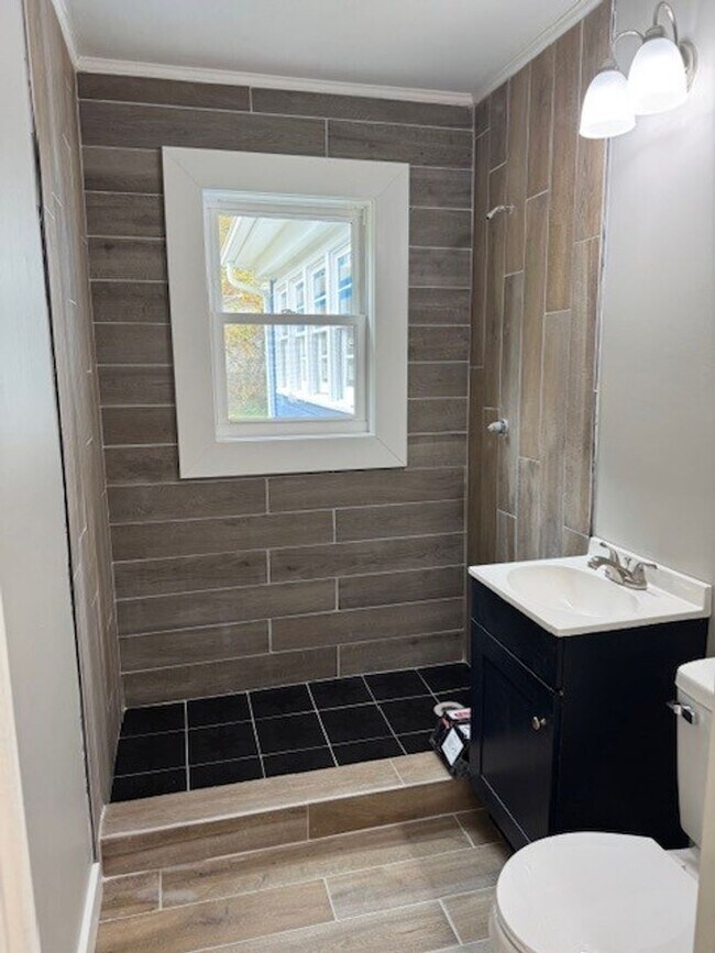 Building Photo - newly renovated 2 bedroom 1 bath home