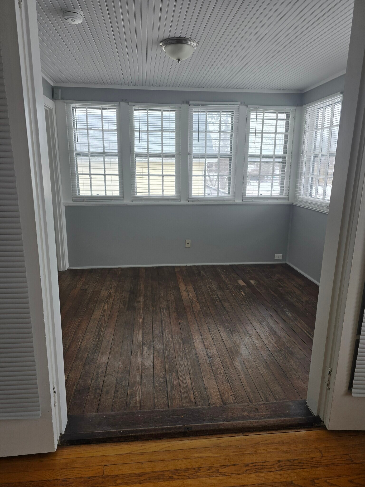 Sun porch - 515 Houston St