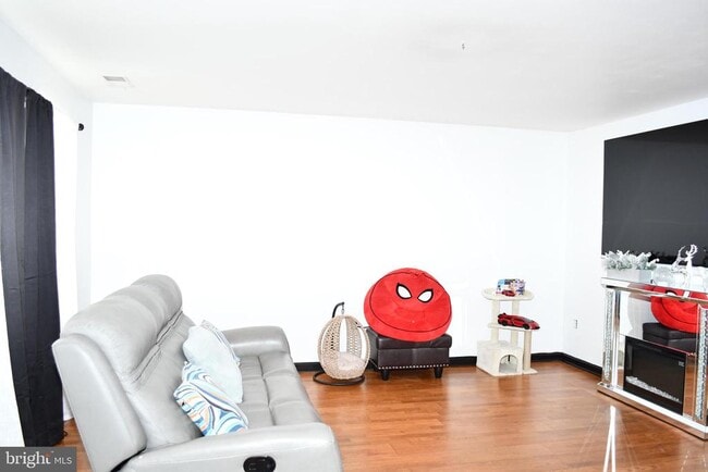 Building Photo - 46 Hillside Ct