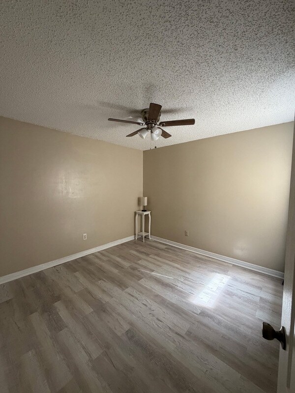 Building Photo - 3260 Candle Ridge Dr