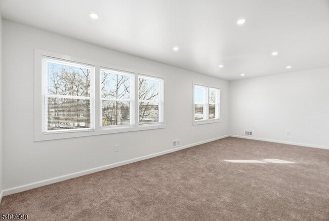 Building Photo - 114 Grove St