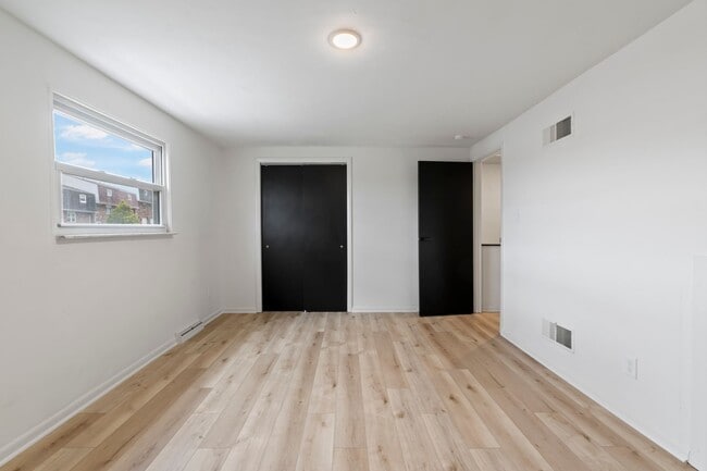 Building Photo - AVAILABLE NOW!! Fully RENOVATED 3 bedroom TOWNHOME in WEST MIFFLIN! COME CHECK IT OUT!