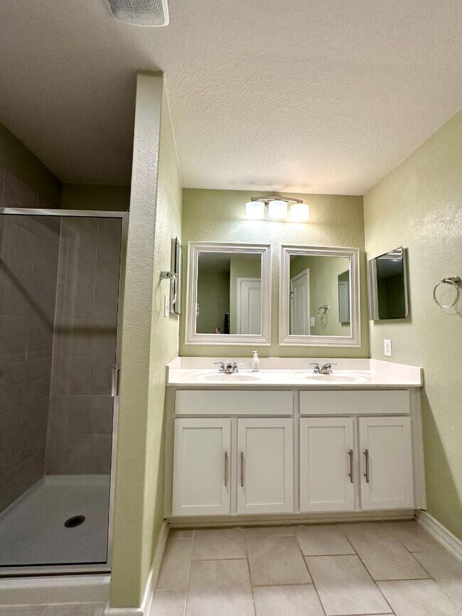 Building Photo - 14218 Minette Loop