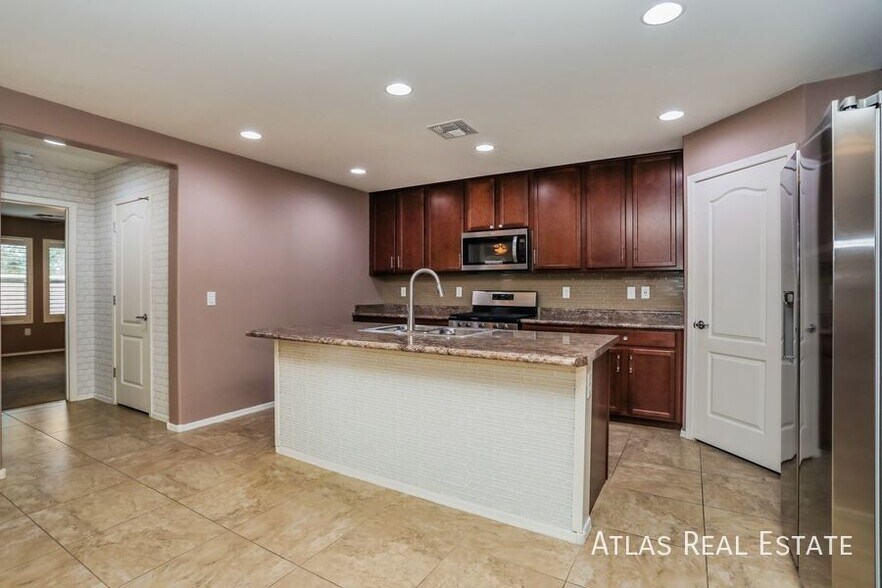 Building Photo - 9482 Desert Fauna Loop