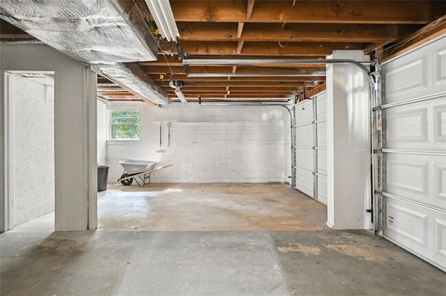 Building Photo - 138 Regal Way NW