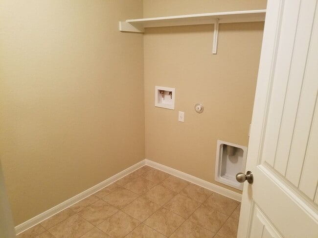 Building Photo - Amazing 4 bed, 2 bath Dell Valley - Tiermo Home for lease!