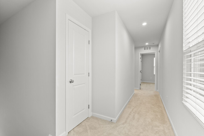 Building Photo - 161 Robinia Rd