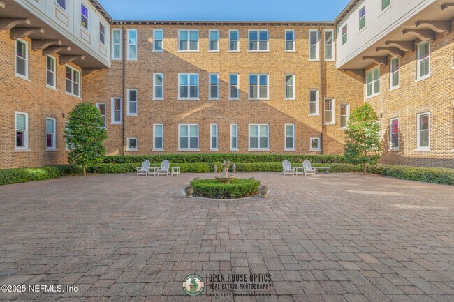 Building Photo - 2525 College St
