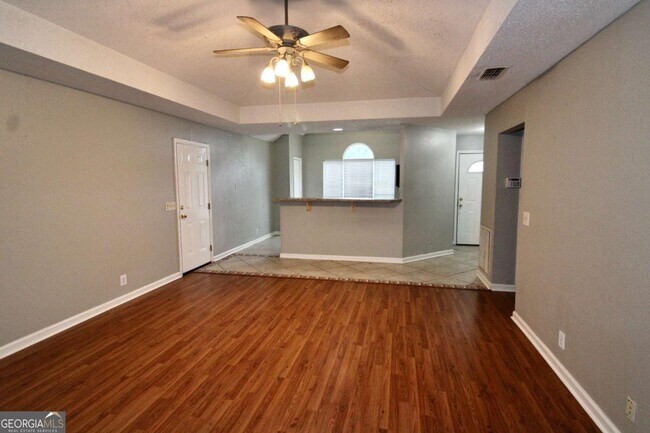 Building Photo - 208 Woodbridge Rd