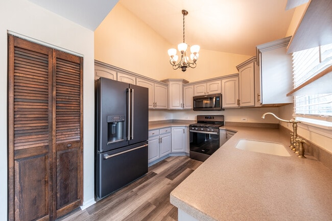 Building Photo - 135 Seton Creek Dr