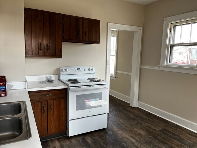 Building Photo - Available Now Don't Miss Out!