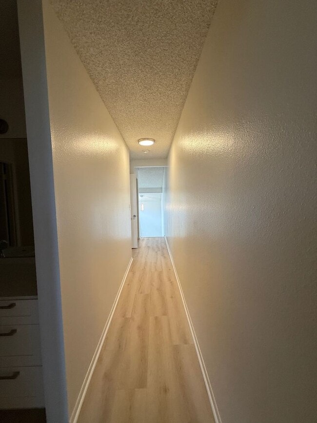 Building Photo - Hillside Terrace 2 bedroom 1.5 bath with t...