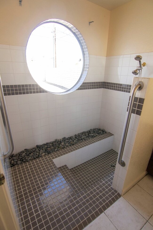 Building Photo - 3 Bedroom - 2 Bath Home