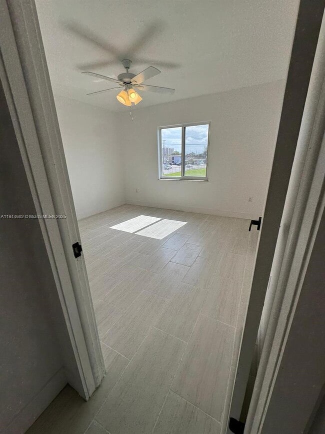 Building Photo - 800 NW 44th Ave